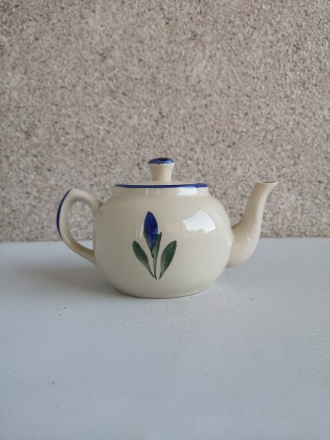 古玩陶瓷上世紀晚期花卉紋執壺拍賣,當前價格260元