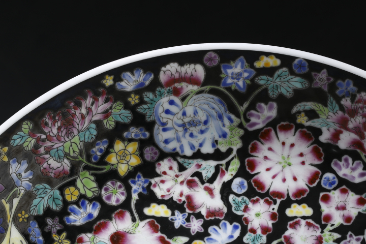 古玩陶瓷民國解放初·墨地粉彩百花不落地紋大盤（優品）拍賣，當前價格1860元