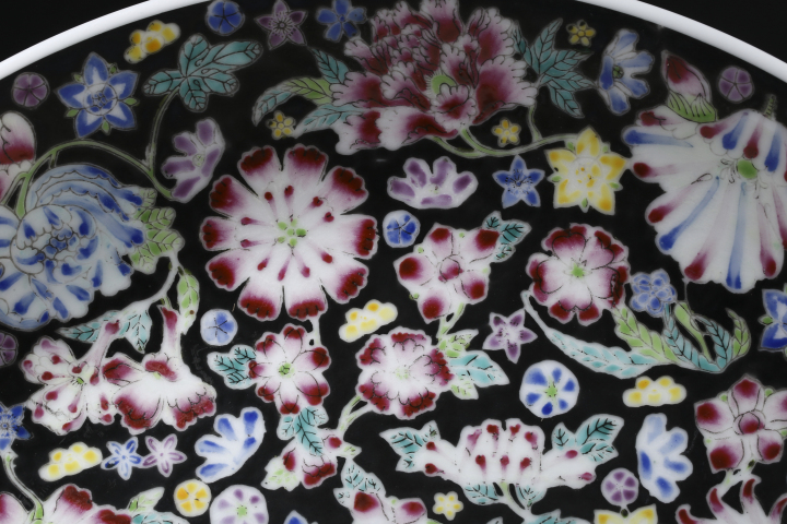 古玩陶瓷民國解放初·墨地粉彩百花不落地紋大盤（優品）拍賣，當前價格1860元