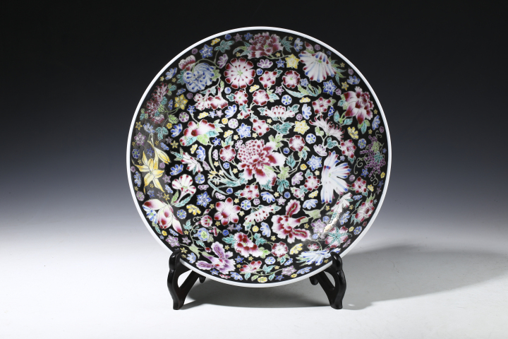 古玩陶瓷民國解放初·墨地粉彩百花不落地紋大盤（優品）拍賣，當前價格1860元