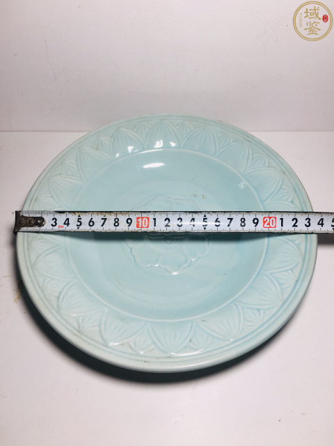 古玩陶瓷粉青釉蓮瓣團花紋折腰大盤拍賣,當前價格0元