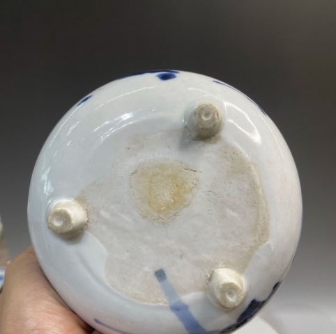 古玩陶瓷清三代德化窯青花山水紋三足香爐拍賣，當前價格8000元