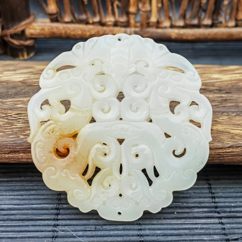 古玩雜項【工藝精美】當代?和田玉交龍蝠佩拍賣,當前價格500元