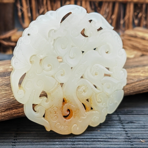 古玩雜項【工藝精美】當代?和田玉交龍蝠佩拍賣,當前價格500元