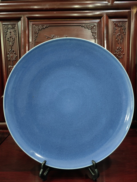 古玩陶瓷清中晚期祭藍釉大盤拍賣,當前價格12000元