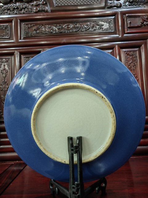 古玩陶瓷清中晚期祭藍釉大盤拍賣,當前價格12000元