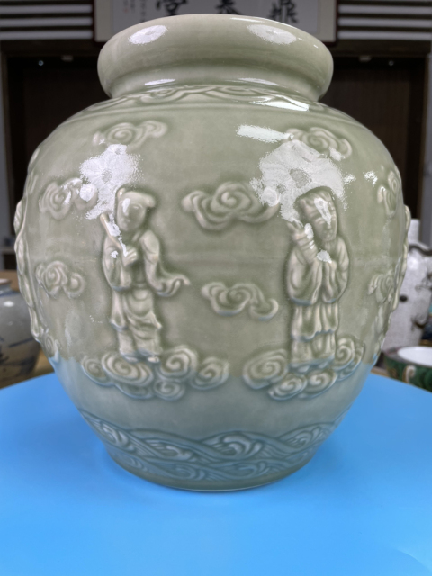 古玩陶瓷民國 青釉貼塑八仙紋飾太白罐（乾隆官窯款）拍賣，當前價格15000元