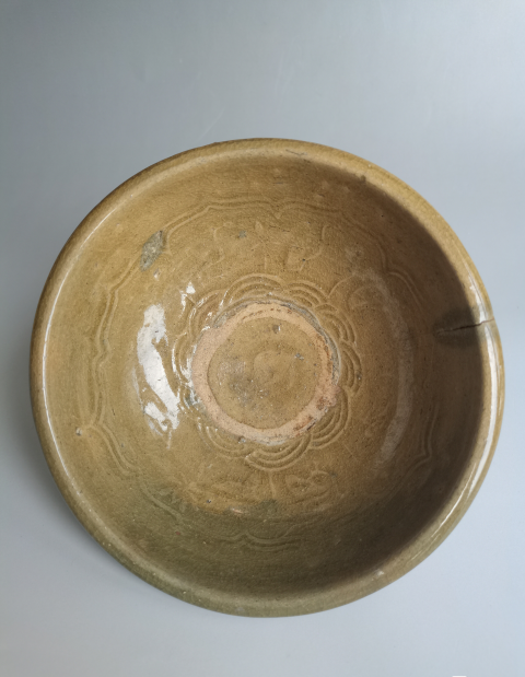 古玩陶瓷【南宋精品】龍泉青瓷印花唇口碗拍賣,當前價格1588元
