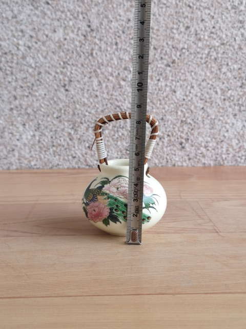 古玩陶瓷上世紀八十年代孔雀牡丹圖提梁罐拍賣，當前價格168元