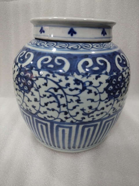 古玩陶瓷青花纏枝花卉紋蓋罐拍賣，當前價格1688元