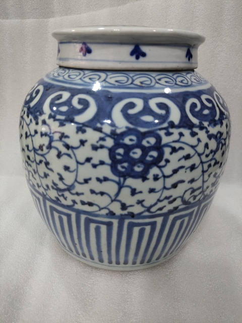古玩陶瓷青花纏枝花卉紋蓋罐拍賣，當前價格1688元
