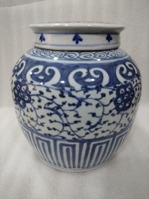 古玩陶瓷青花纏枝花卉紋蓋罐拍賣，當前價格1688元
