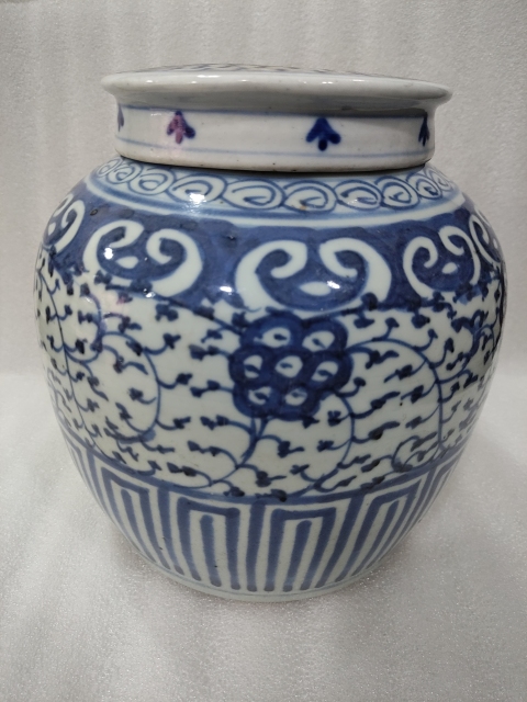 古玩陶瓷青花纏枝花卉紋蓋罐拍賣，當前價格1688元