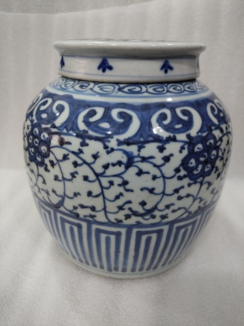 古玩陶瓷青花纏枝花卉紋蓋罐拍賣，當前價格1688元