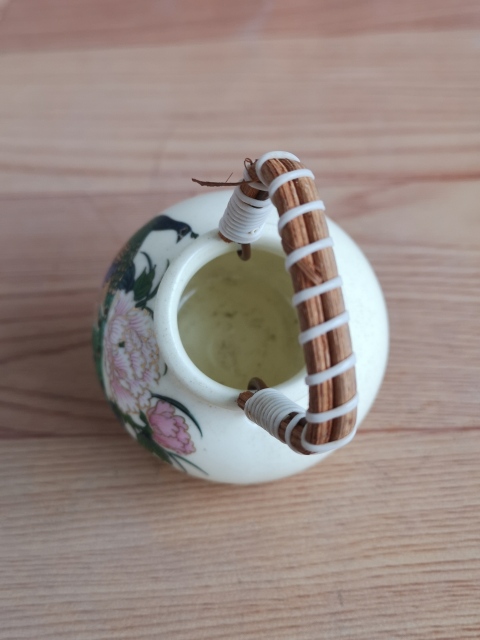 古玩陶瓷上世紀八十年代孔雀牡丹圖提梁罐拍賣，當前價格168元