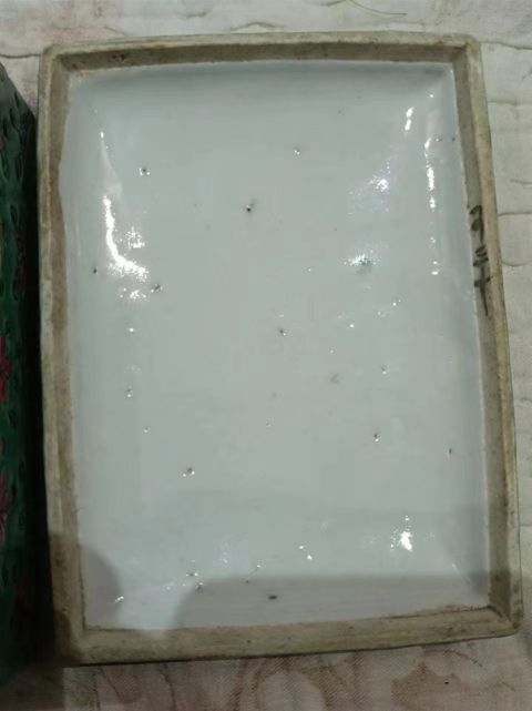 古玩陶瓷粉彩蓋盒拍賣，當前價格2222元