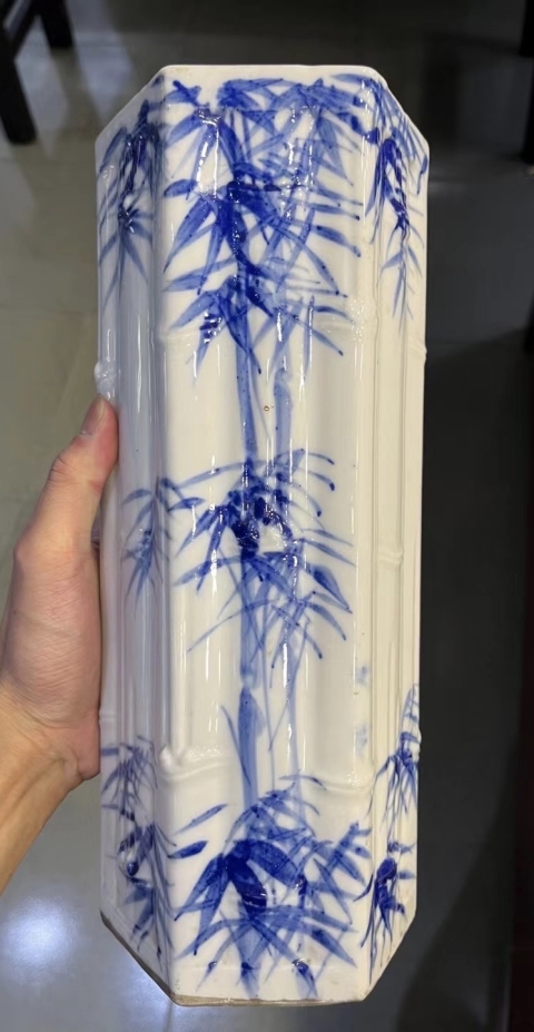 古玩陶瓷【精品放漏·罕見民國浮雕竹節(jié)六方帽筒】青花竹紋六方浮雕竹結(jié)雙圈足拍賣，當(dāng)前價格9000元