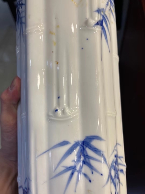 古玩陶瓷【精品放漏·罕見民國浮雕竹節(jié)六方帽筒】青花竹紋六方浮雕竹結(jié)雙圈足拍賣，當(dāng)前價格9000元