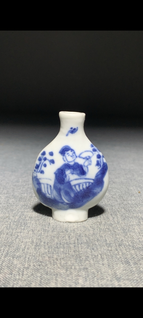 古玩陶瓷【清晚】青花人物紋鼻煙壺拍賣,當前價格0元