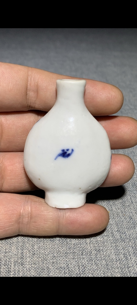 古玩陶瓷【清晚】青花人物紋鼻煙壺拍賣,當前價格0元