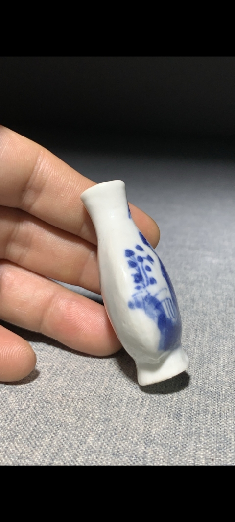 古玩陶瓷【清晚】青花人物紋鼻煙壺拍賣,當前價格0元