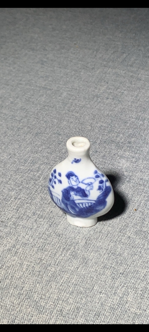 古玩陶瓷【清晚】青花人物紋鼻煙壺拍賣,當前價格0元