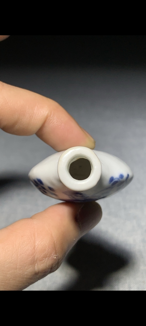 古玩陶瓷【清晚】青花人物紋鼻煙壺拍賣,當前價格0元