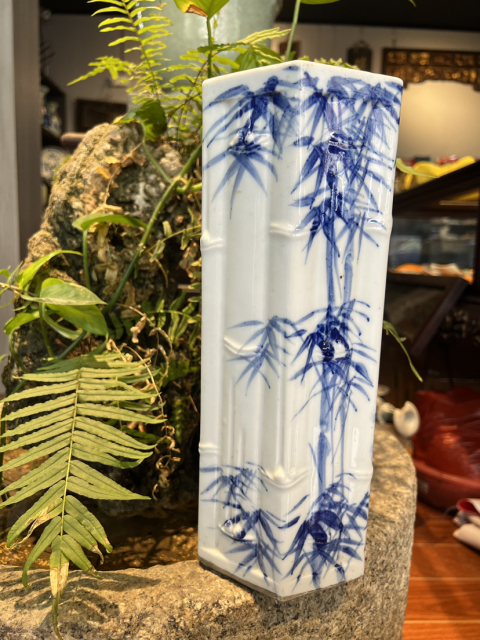 古玩陶瓷【精品放漏·罕見民國浮雕竹節(jié)六方帽筒】青花竹紋六方浮雕竹結(jié)雙圈足拍賣，當(dāng)前價格9000元