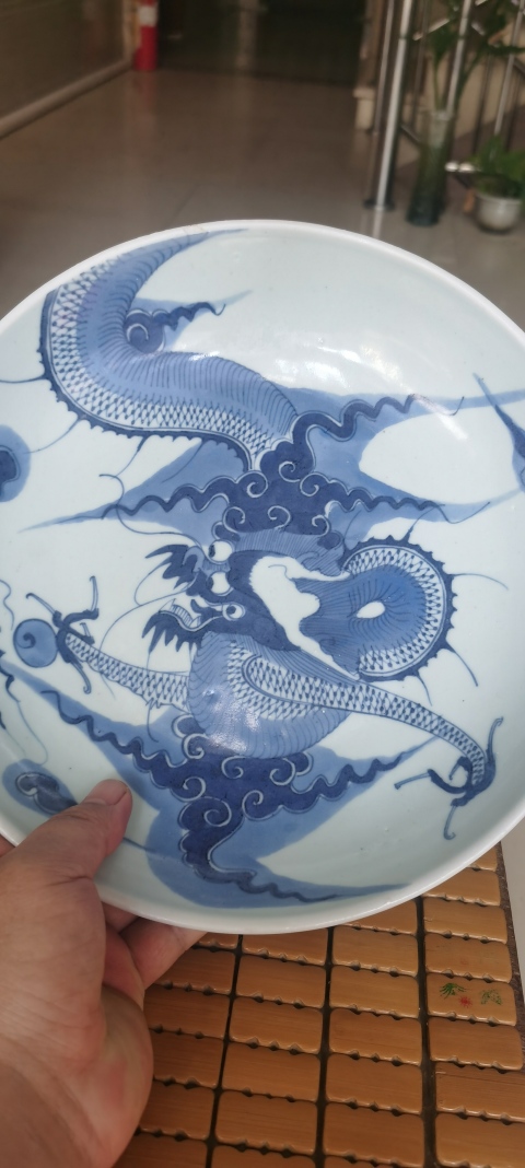 古玩陶瓷清乾隆青花過墻龍紋盤拍賣，當前價格8000元