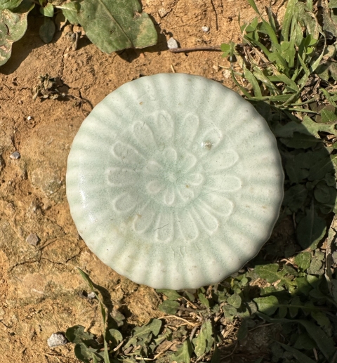 古玩陶瓷湖田窯影青釉印菊瓣紋粉盒拍賣,當(dāng)前價(jià)格8000元