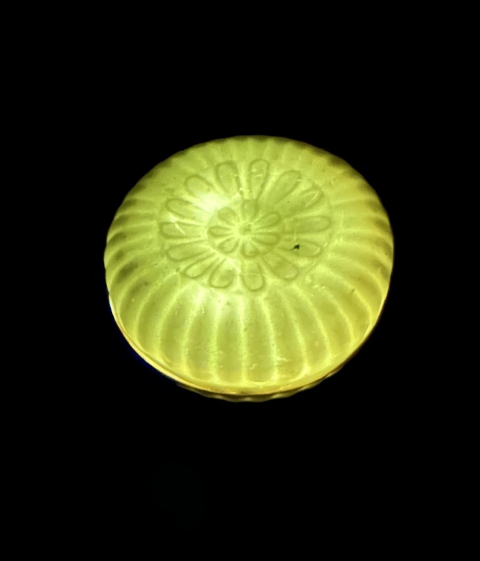古玩陶瓷湖田窯影青釉印菊瓣紋粉盒拍賣,當(dāng)前價(jià)格8000元