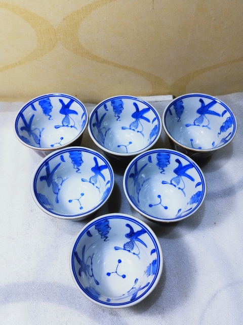 古玩陶瓷創匯時期，外醬釉內青花魚藻紋杯拍賣，當前價格299元