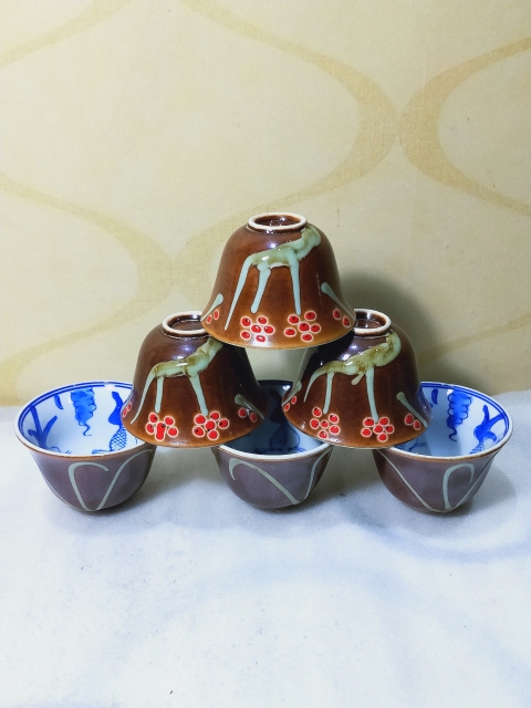 古玩陶瓷創匯時期，外醬釉內青花魚藻紋杯拍賣，當前價格299元