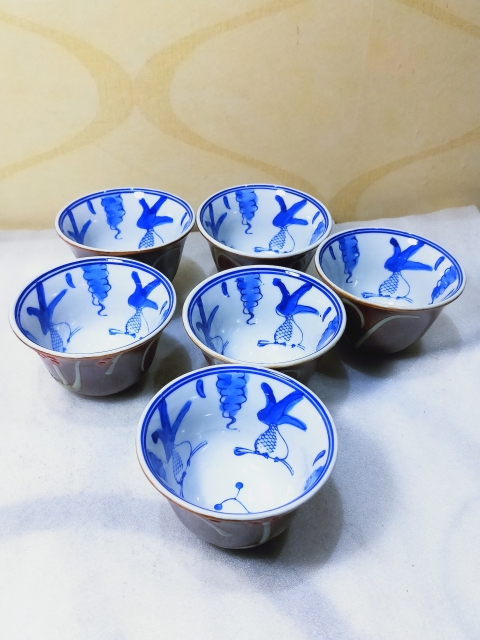 古玩陶瓷創匯時期，外醬釉內青花魚藻紋杯拍賣，當前價格299元