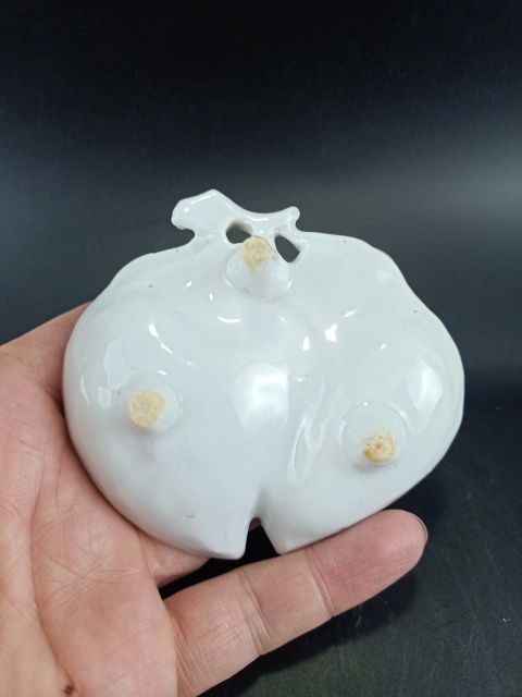 古玩陶瓷【清末】德化白瓷桃形水洗【文房雅器】拍賣,當前價格0元