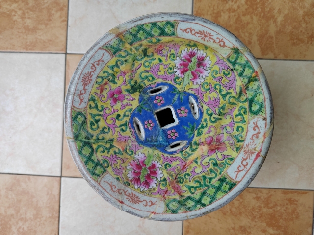 古玩陶瓷清末粉彩纏枝花卉繡墩拍賣，當前價格6000元