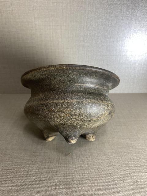 古玩陶瓷宋末元初褐釉三足香爐拍賣，當前價格5888元