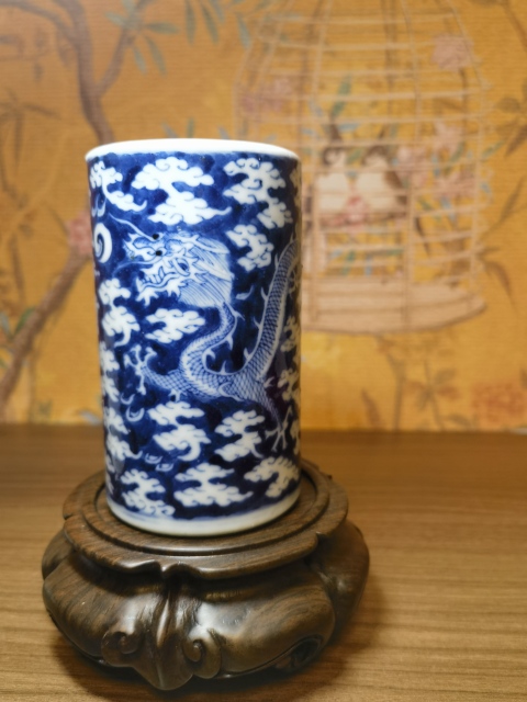 古玩陶瓷清中?青花留白趕珠龍紋筆筒拍賣,當前價格8500元