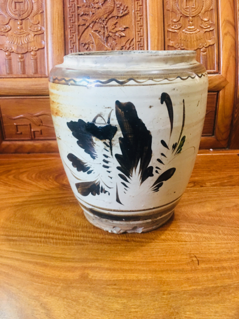 古玩陶瓷清代早期磁州窯花卉紋黑褐彩罐拍賣,當前價格0元