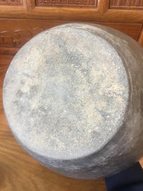 古玩陶瓷精美漢代盤口灰陶瓶拍賣,當(dāng)前價格888元