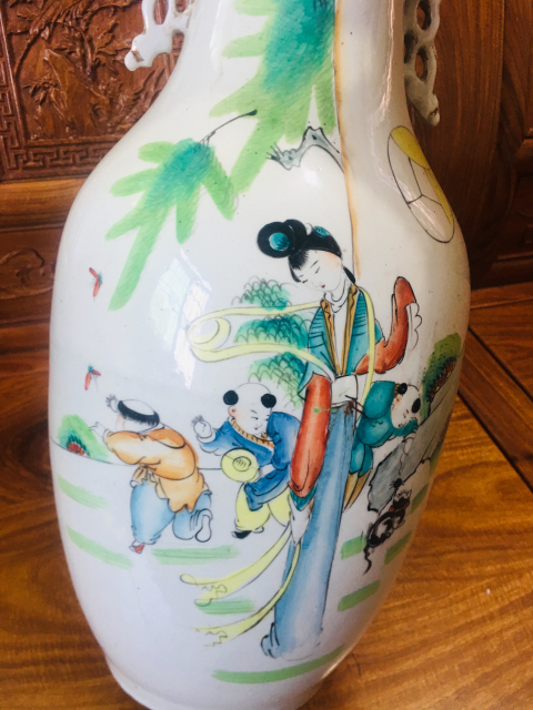 古玩陶瓷精美三娘教子詩(shī)文彩繪雙松葉耳撇口瓶拍賣(mài),當(dāng)前價(jià)格0元