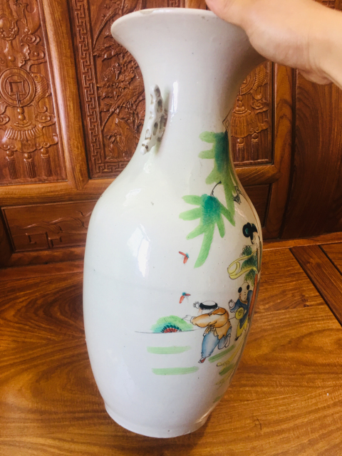 古玩陶瓷精美三娘教子詩(shī)文彩繪雙松葉耳撇口瓶拍賣(mài),當(dāng)前價(jià)格0元