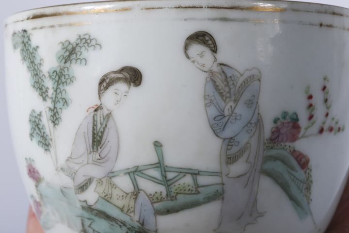古玩陶瓷民國·淺絳彩庭院仕女紋小缸拍賣,當前價格1588元