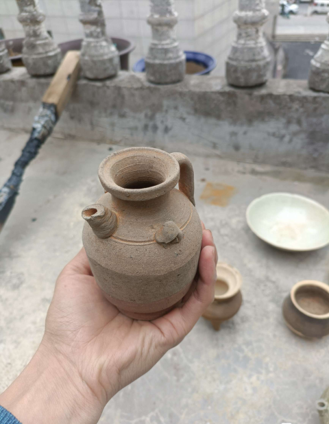 古玩陶瓷醬釉醬釉執(zhí)壺拍賣，當前價格300元