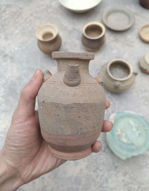 古玩陶瓷醬釉醬釉執(zhí)壺拍賣，當前價格300元