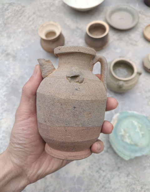 古玩陶瓷醬釉醬釉執(zhí)壺拍賣，當前價格300元