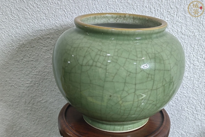 古玩陶瓷哥綠釉寶珠扭蓋罐拍賣，當前價格30000元