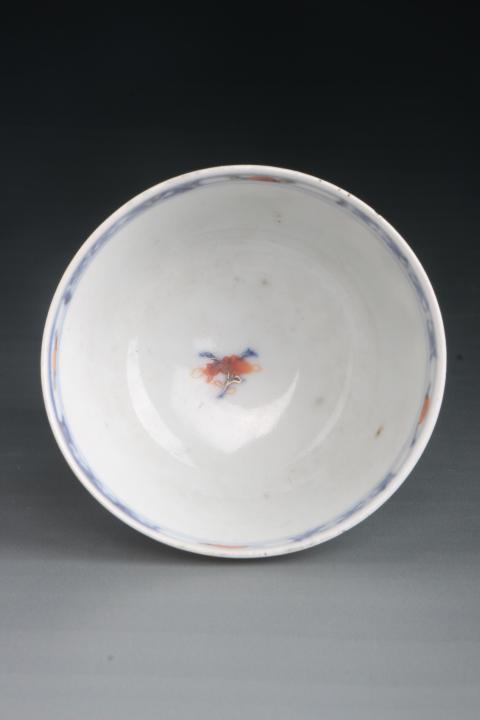 古玩陶瓷【7380-81】清康熙  青花礬紅描金洞石花卉紋杯碟一套拍賣，當(dāng)前價(jià)格4000元