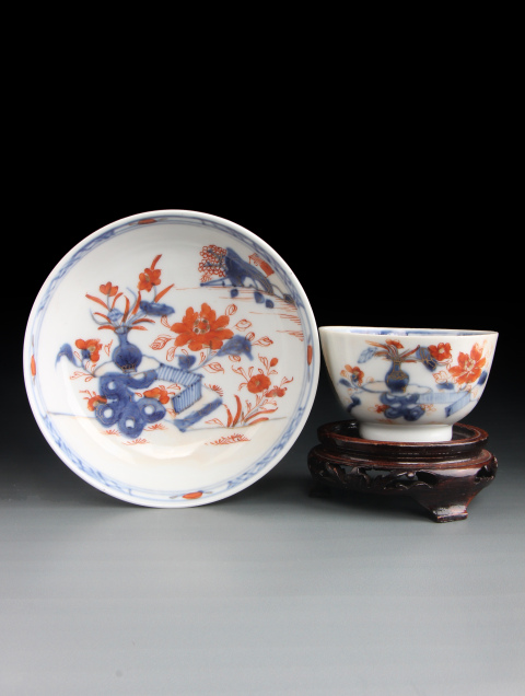 古玩陶瓷【7380-81】清康熙  青花礬紅描金洞石花卉紋杯碟一套拍賣，當(dāng)前價(jià)格4000元