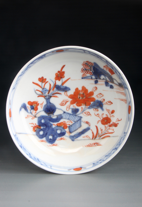 古玩陶瓷【7380-81】清康熙  青花礬紅描金洞石花卉紋杯碟一套拍賣，當(dāng)前價(jià)格4000元